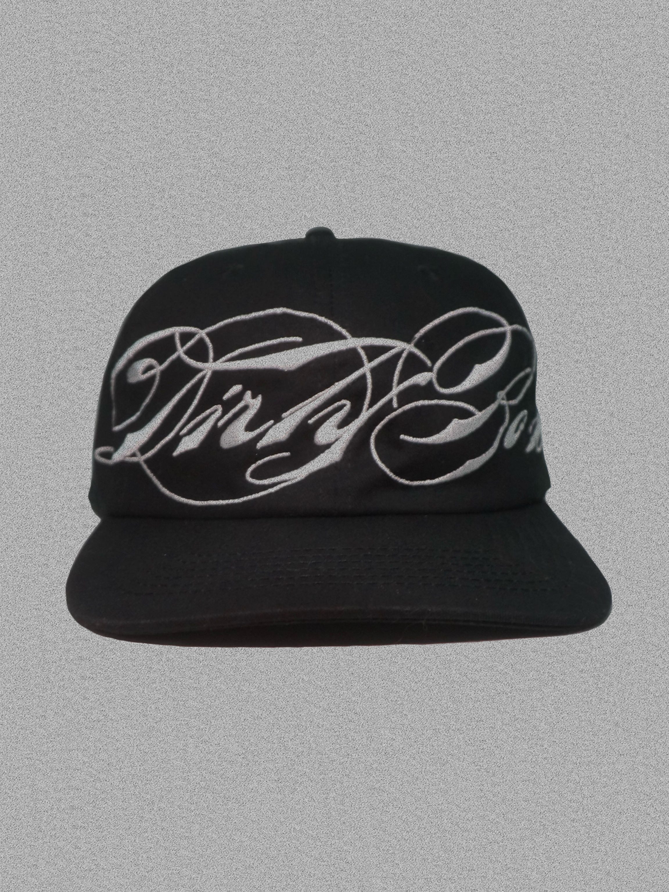 CURSIVE LOGO CAP